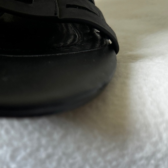 Isola size 11 Black Caged Leather Sandals with heel enclosure zippers. - Picture 15 of 15